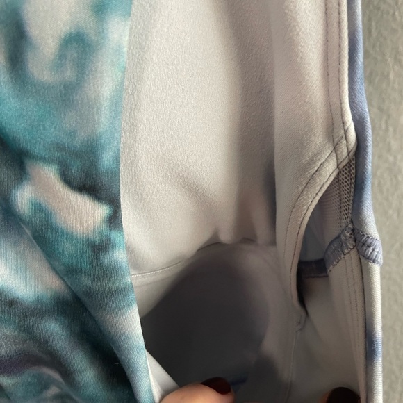 NWT Athleta Conscious Crop Printed A-C
Solarize Chrome Blue Bra. Size X-Small - Picture 5 of 7